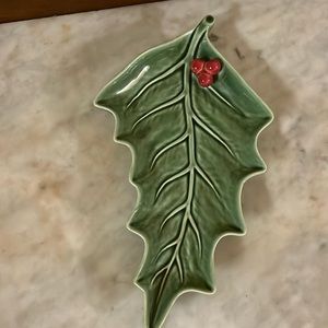 🆕 Bordallo Pinheiro-Made In Portugal 🇵🇹-Christmas Holly Plate-11” X 6”